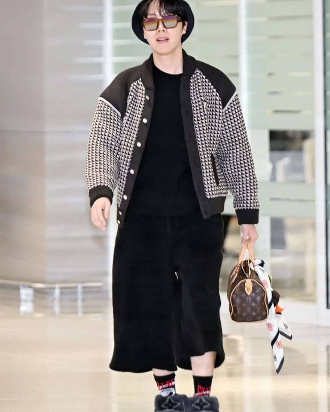 475359375_17982436838795121_3088