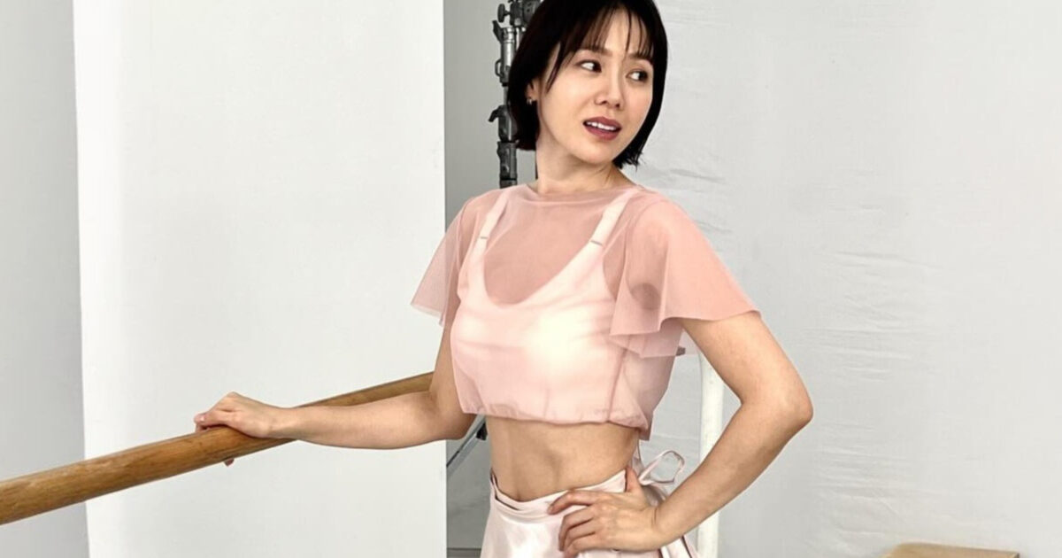 Son Ye Jin Stuns With Slender Figure In Latest Update
