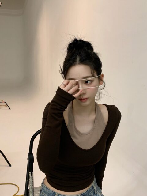 Karina do aespa de perfil com tapa-olho