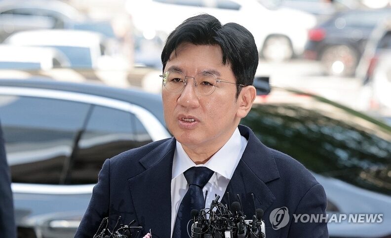 bang si hyuk yonhap questioning