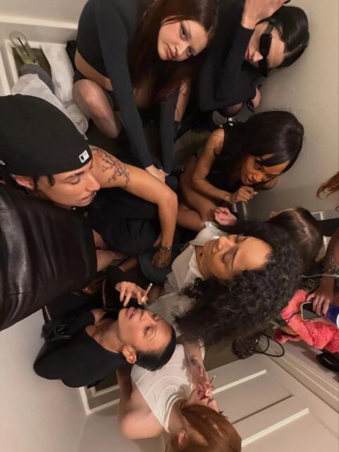 260420-photo-of-manon-with-larray-and-quen-blackwell-v0-jwowa4sdgfwg1