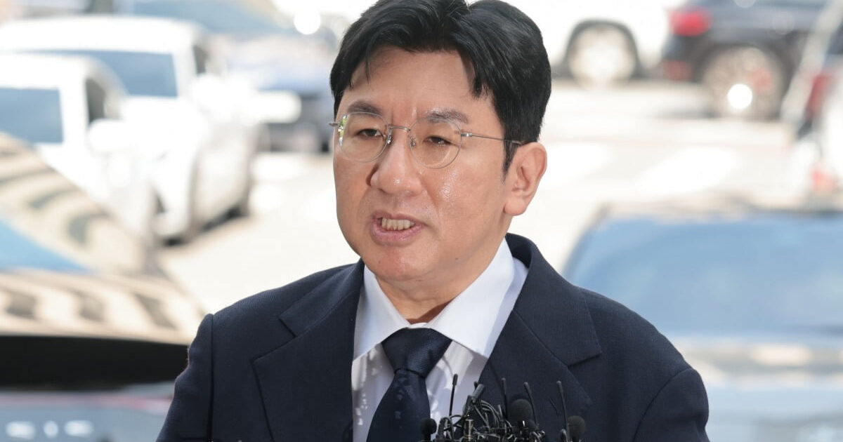 Police Give Latest Update On Bang Si Hyuk’s Investigation At Press Conference