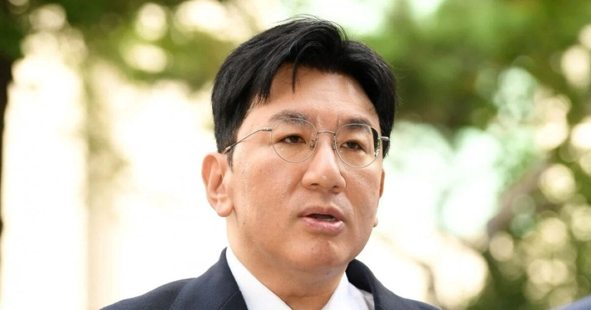 Prosecutors Reject Arrest Warrant Request For HYBE’s Bang Si Hyuk