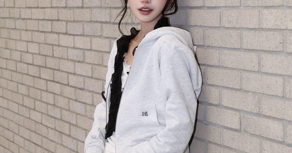 Trending Korean Star Breaks Down Over Photo Editing And Plastic Surgery