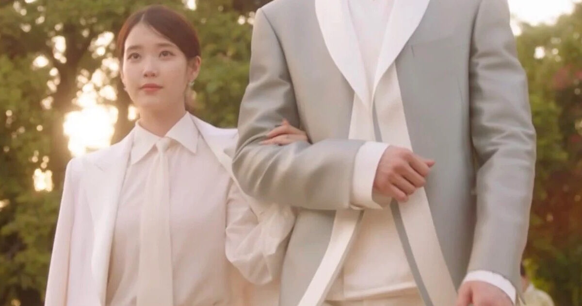 Trope Gone Wrong: Viewers Icked By “Perfect Crown” IU And Byeon Woo Seok Linking Arms