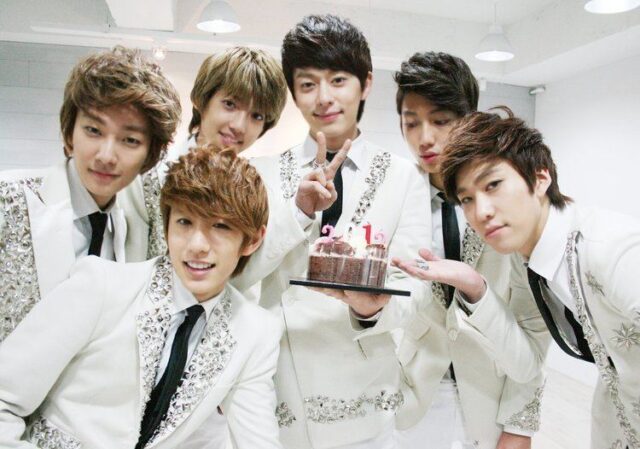 boyfriend-band-b42d7fea-80e9-4550-af8f-77bbc588448-resize-750