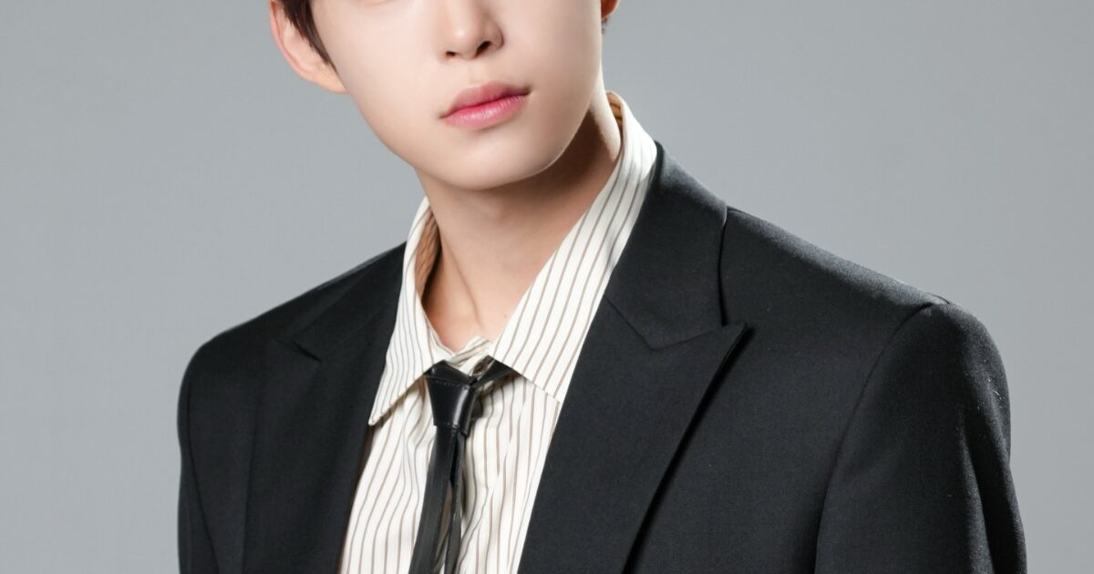 Male K-Pop Idol Suspends Activities Following Attitude Controversies