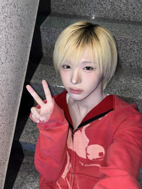 lee cheongmyeong selfie