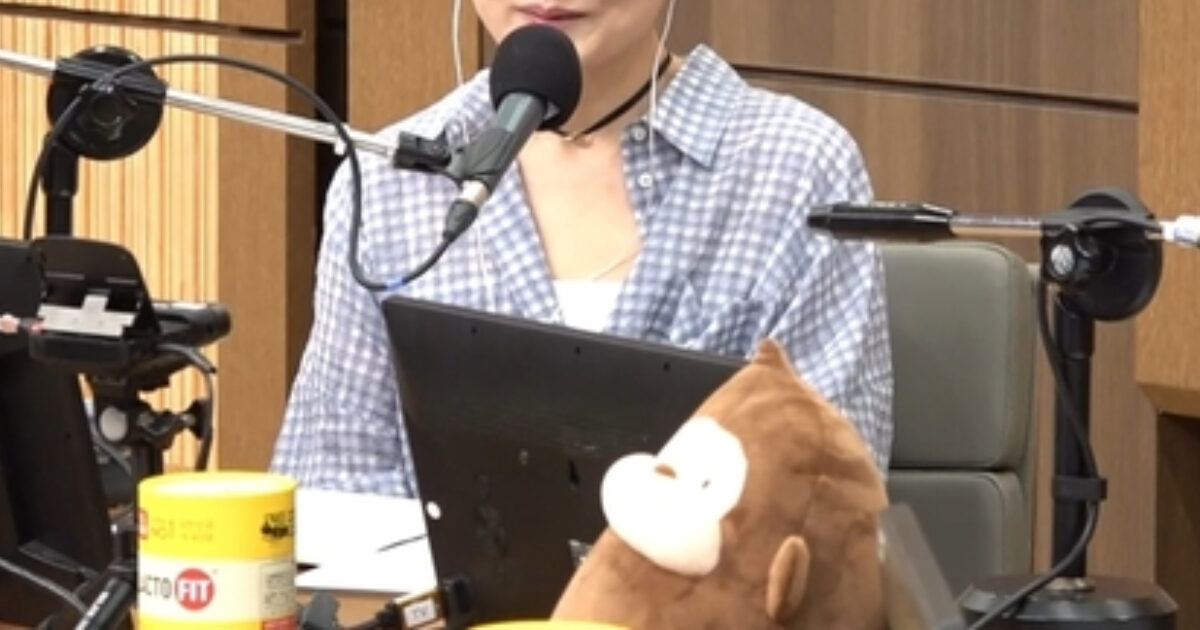 56-Year-Old Singer Addresses Long-Running Dating Rumor With Beloved TV Star