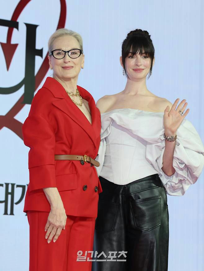 IVE’s Wonyoung Unexpectedly Appears Beside Meryl Streep and Anne Hathaway For “Devil Wears Prada 2” Promotion插图3 qibysbserwlxakcpjuwgctn9e9ycjrieu5emdnzhym-jang-wonyoung-meryl-streep-anne-hathaway-interview
