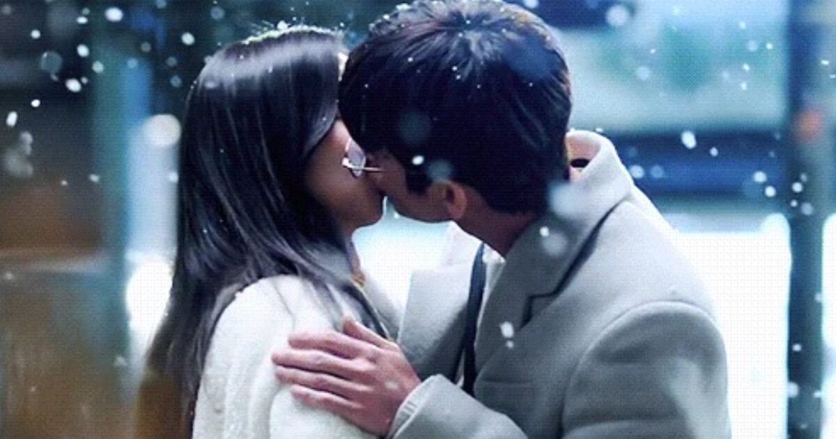 Seo In Guk Had To Wear Makeup On His Burning Red Ears While Kissing BLACKPINK’s Jisoo