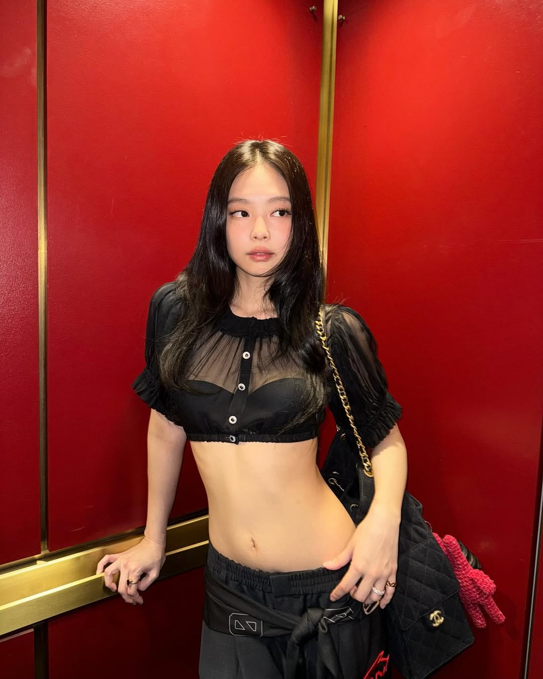 내일은 한국에서 하는 첫 솔로 콘서트 ! 다들 내일 만나요 🙈