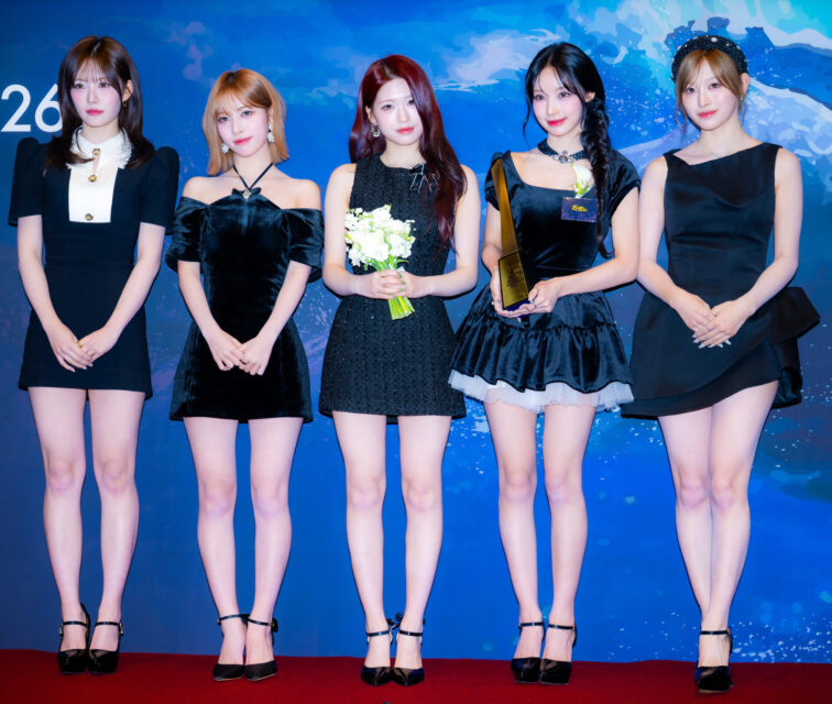 [사진]리센느,'트로피를 들고 우아하게'