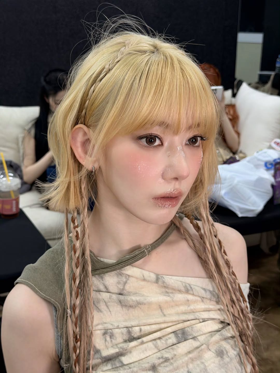 LE SSERAFIM Sakura’s Sexy Bra Outfit Following Recent Criticism Is Going Viral插图2 673887653_18420682747126458_1433887962929125999_n