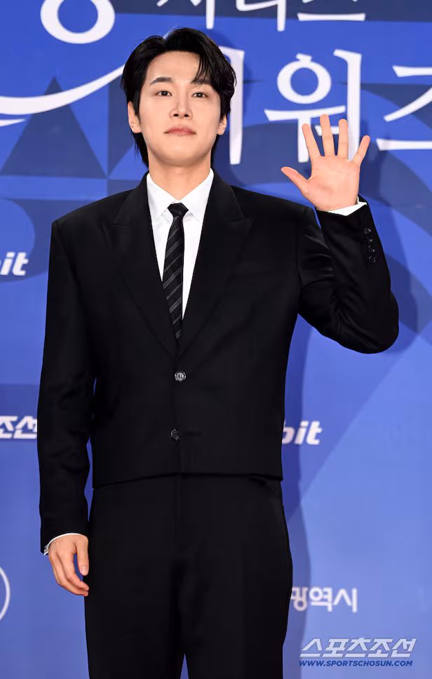 Kang Yoo Seok 