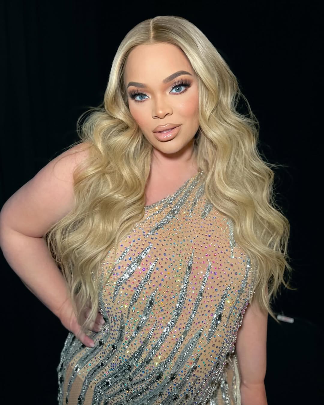 Trisha Paytas “Shades” BTS As Her Debut K-Pop Song Tops The Chart插图2 SnapInsta-Ai_3576592921887409008