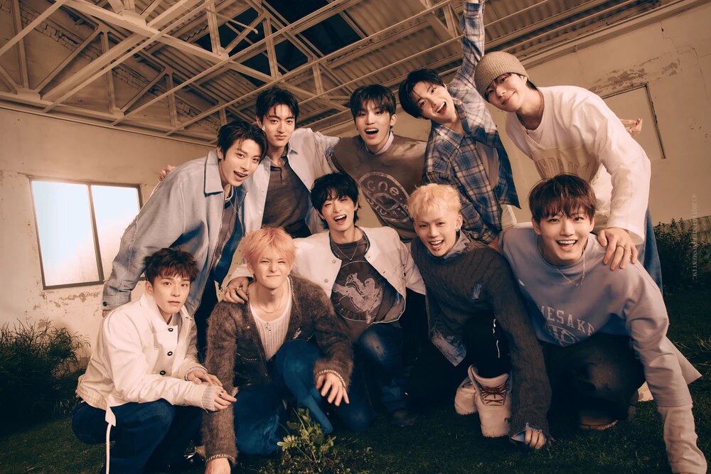 TREASURE Unexpectedly Reorganizes Ahead Of New Album, Bittersweet Feelings Follow插图 TREASURE_Pleasure_group_concept_photo_1