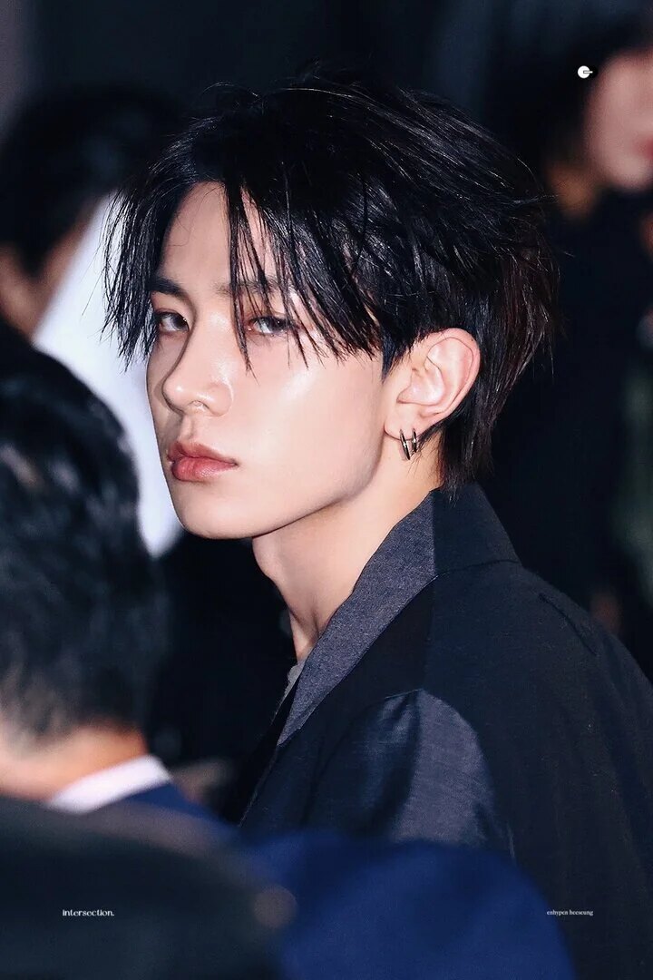 heeseung-is-so-fine-and-im-not-okay-v0-hgptbwzfcnpe1