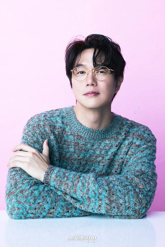 Top Singer Addresses Dating Rumors With Actress 17 Years His Junior