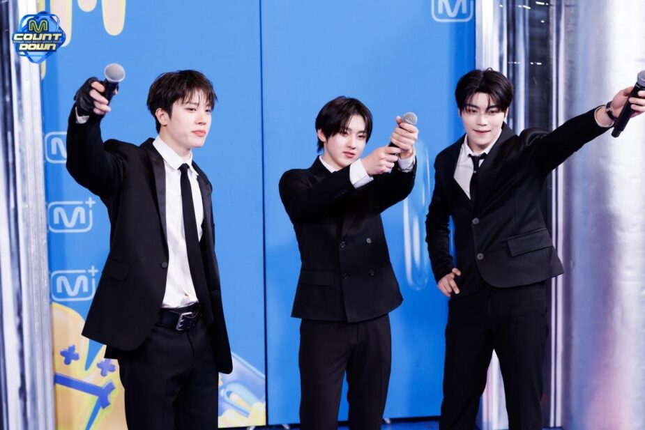 260317-mc-gunwook-with-mcs-treasure-junghwan-kickflip-v0-7vvbyq9b6lpg1