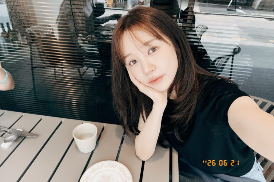 Gallery - Popular Idol-Actress Has An Extremely Specific Ideal Type—And Only Two Top Actors Seem To Make The Cut - Koreaboo - image 2