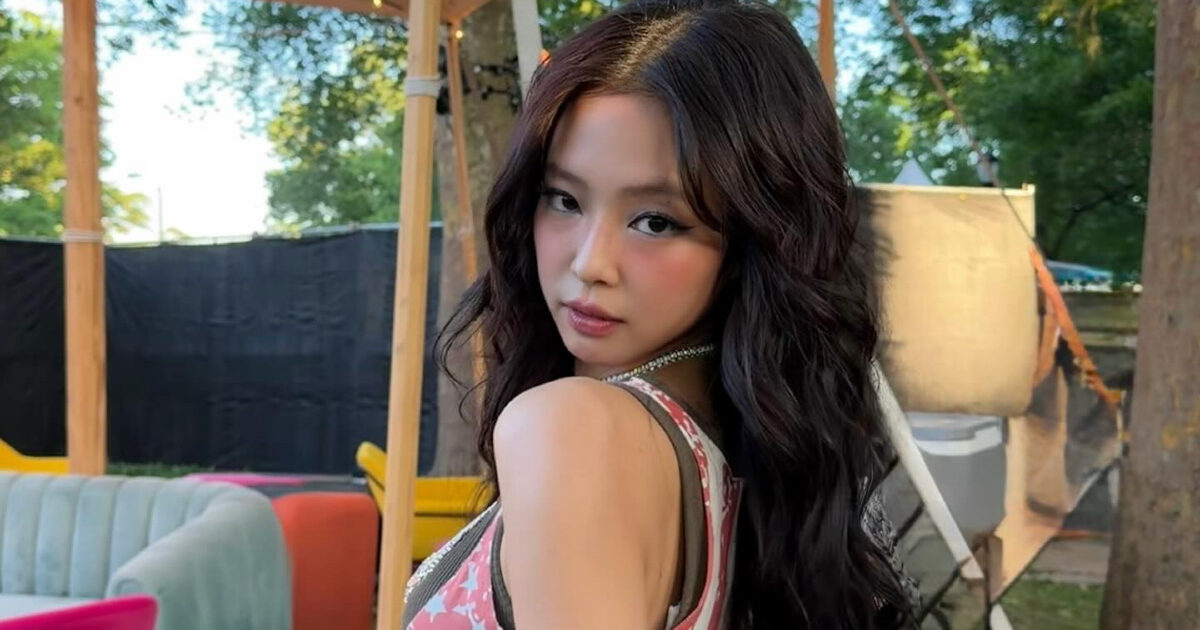 BLACKPINK’s Jennie Captivates With Daring Crop Top Look