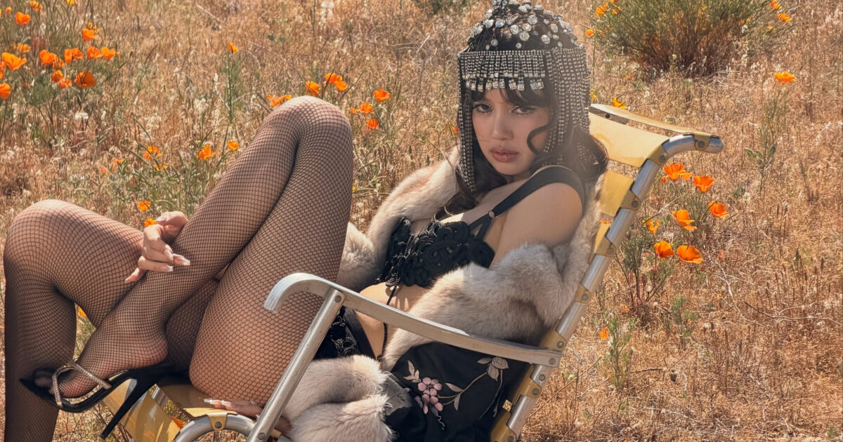 BLACKPINK’s Lisa Captivates With Her Unique Beauty In Latest Pictorial