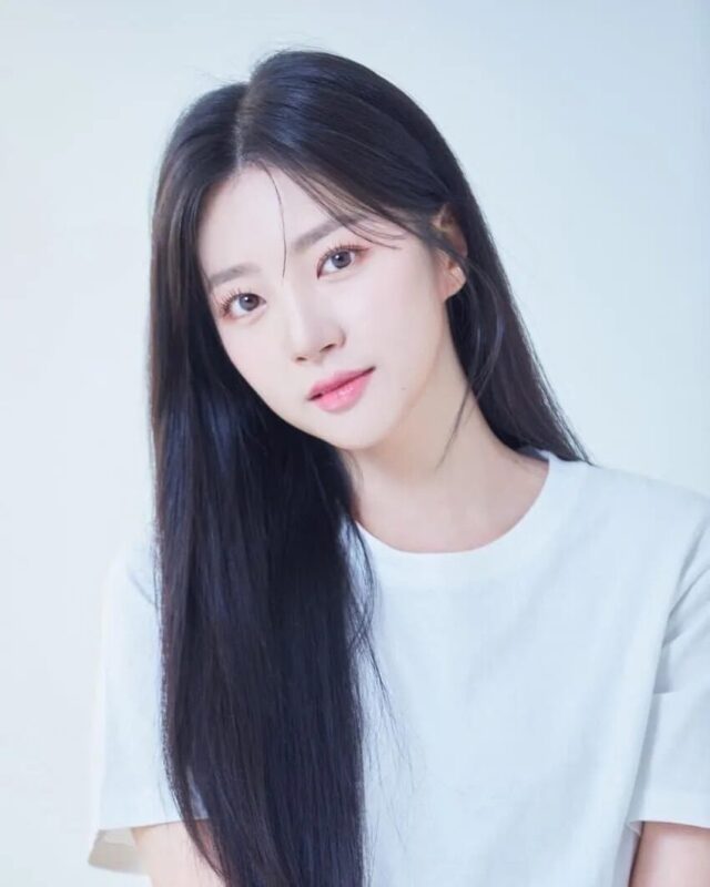 Girl Group Member Reveals She's Actually Married To An Idol Trainee