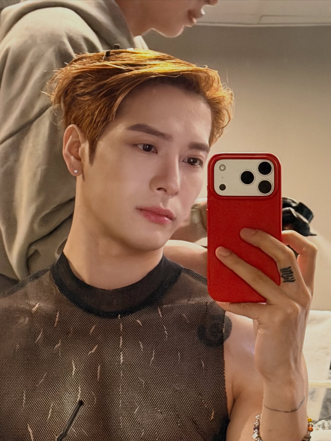 3rd Gen Idol “Irritates” Fans Over His Facial Hair插图 SnapInsta-Ai_3900369896126984840