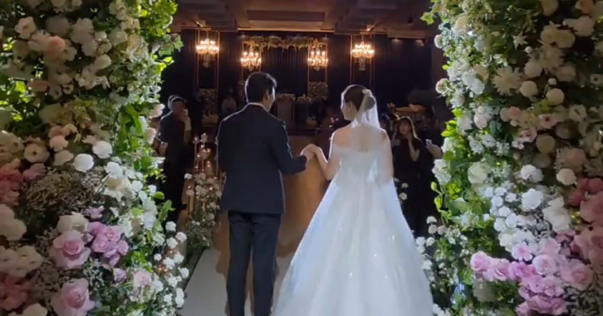 Scenes From K-Pop Idol’s Wedding Revealed