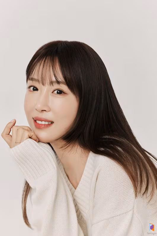 Leading K-Drama Actress Reveals Fans Struggle to Recognize Her Following Plastic Surgery 4 Kang Ye Won recent photo