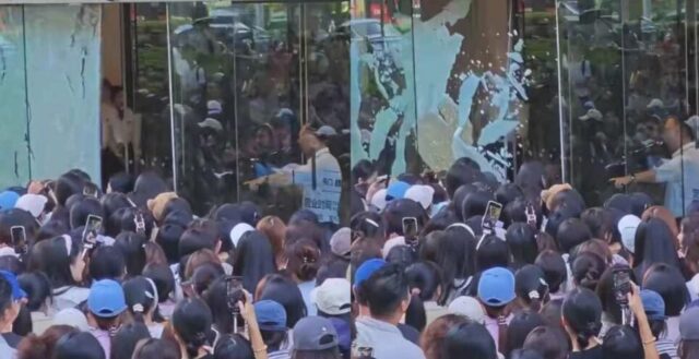 crowd