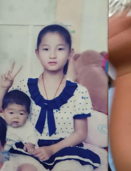 Baby-Sized 25-Year-Old Chinese Man Goes Viral