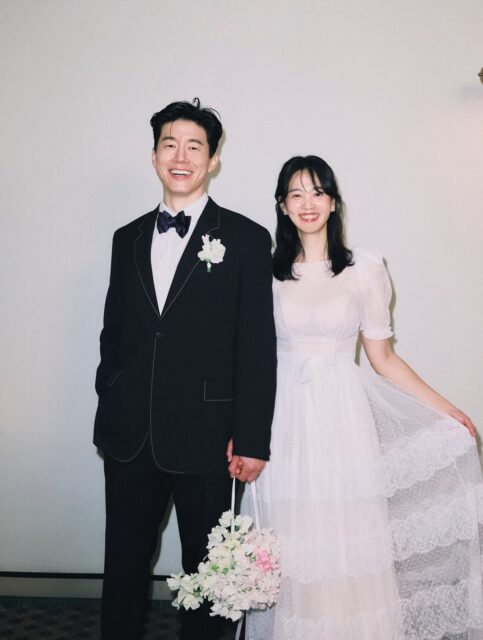 Gallery - Celebrity Couple’s Heart-Fluttering Size Difference Drives Netizens Crazy - Koreaboo - image 1