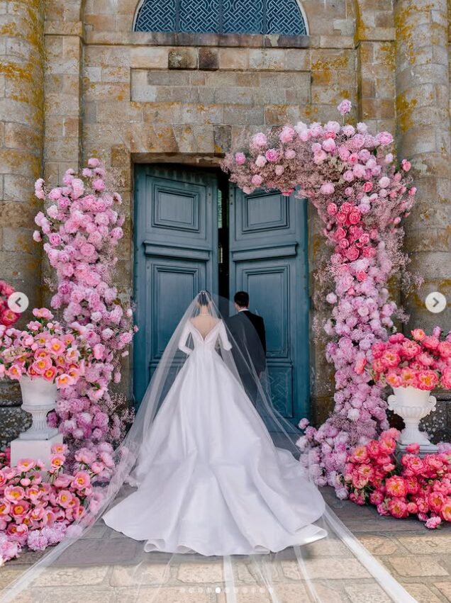 Gallery - Celebrity Couple's Lavish (And Late) Wedding Goes Viral - Koreaboo - image 3