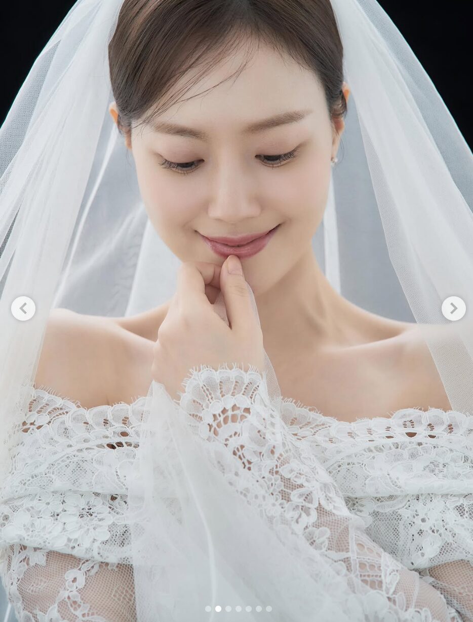 Bride-To-Be Actress Drops More Stunning Photos Before Wedding插图4 스크린샷 2026-06-12 오후 1.54.21