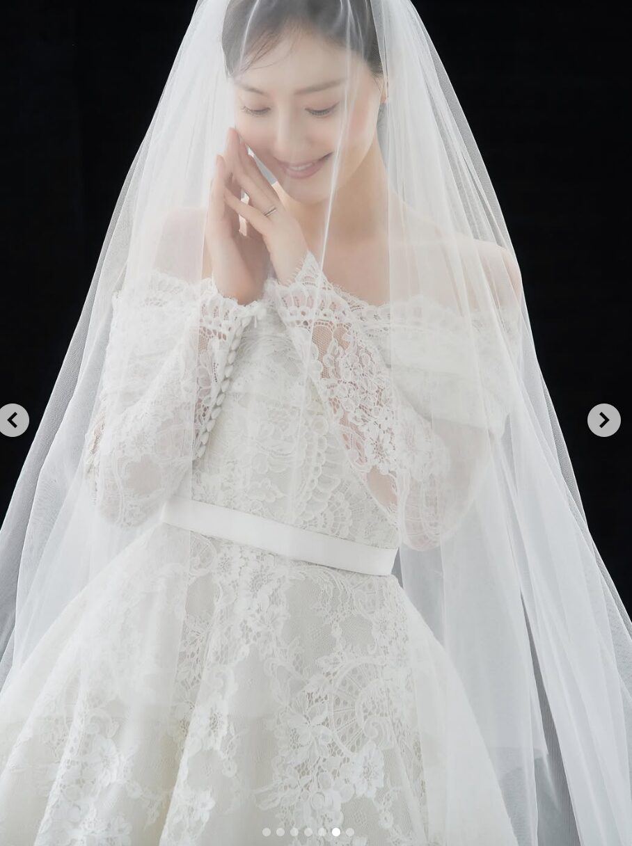 Bride-To-Be Actress Drops More Stunning Photos Before Wedding插图5 스크린샷 2026-06-12 오후 1.54.47