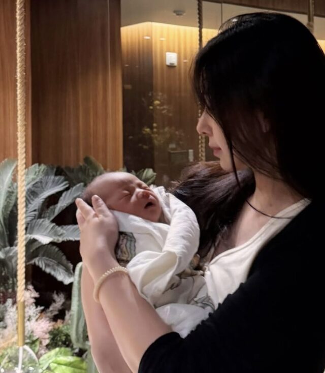 Gallery - "True Beauty" Author Shocks Fans With Latest Update After Marriage - Koreaboo - image 1