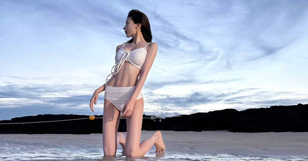 Gallery - Girl Group Idol Wows With Bikini Photos At The Beach - Koreaboo - image 5