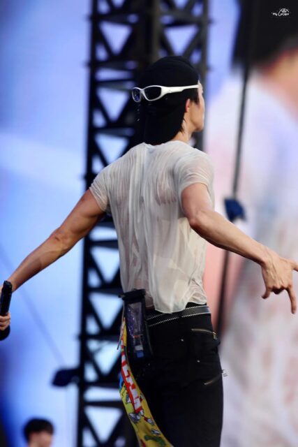 "Hot As F*ck" — 3rd Gen Idol's Fully Clothed "WATERBOMB" Look Sparks Hot Reactions