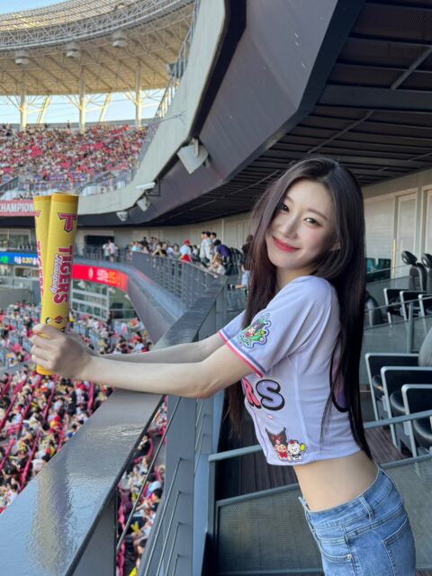 ITZY Chaeryeong 6