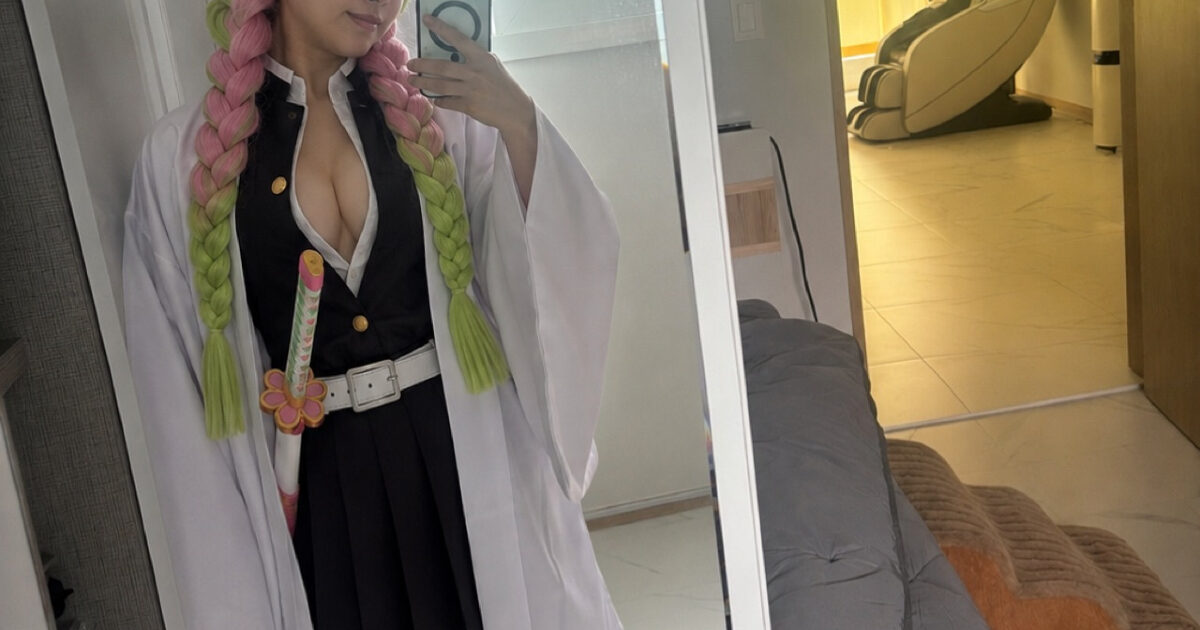 Lee Se Young's Double Life: From Cosplay Queen to Plastic Surgery Pioneer
