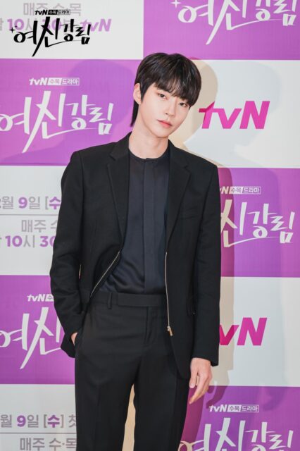 Actor Hwang In Youp Hit With Brutal Plastic Surgery Allegations插图 MV5BYTAwMDA2NGYtNjU3MS00ZjJiLTkwZGItZjZlNDhiZWJkODgwXkEyXkFqcGc@._V1_