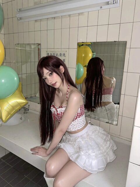 Girl Group Member Surprises With Sexy Summer Look