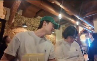 Picture Of Mystery Woman With Lee Jong Suk Stirs Up Controversy After Breakup With IU插图5 Screenshot 2026-07-15 070218