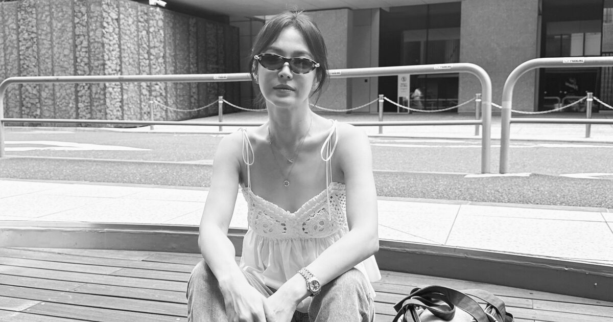 Song Hye Kyo Becomes A Hot Topic With Her Movie-Like Daily Photos插图