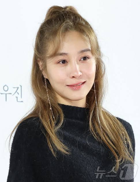 Gallery - Popular Artist Accused Of Hypocrisy For Defending G-Dragon While Bashing Singers Using Autotune - Koreaboo - image 3