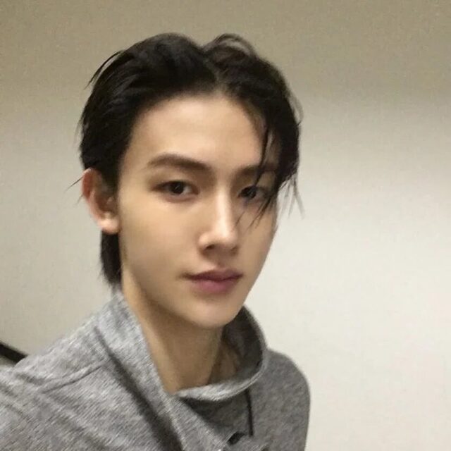 Popular HYBE Idol’s Visuals Spark Heated Debate Online