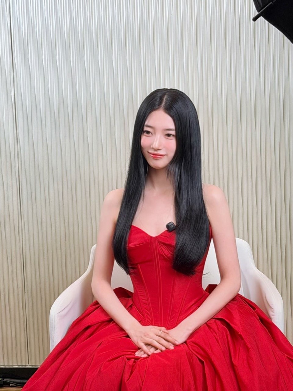 Suzy Unveils Striking New Look: Fans React to Bold Transformation