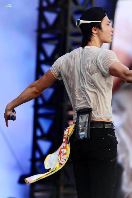 "Hot As F*ck" — 3rd Gen Idol's Fully Clothed "WATERBOMB" Look Sparks Hot Reactions